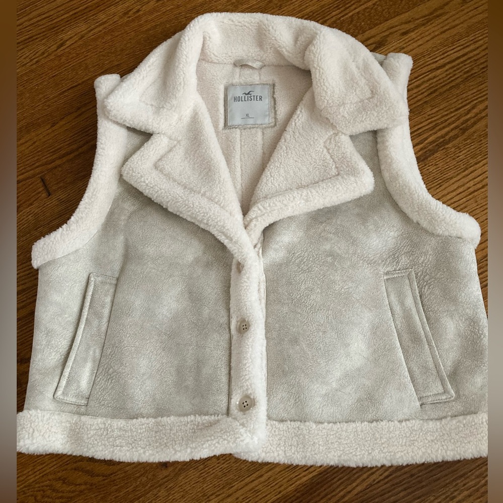 Hollister Cream Fleece Vest